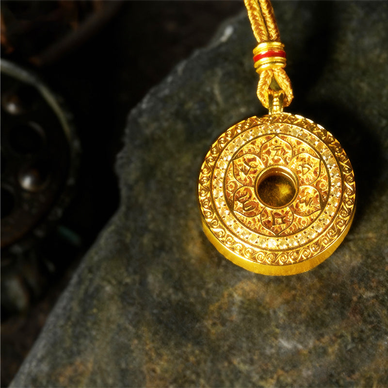 Sand Gold Diamond Compass Hollow Disc Pendant Necklace For Wife And Girlfriend