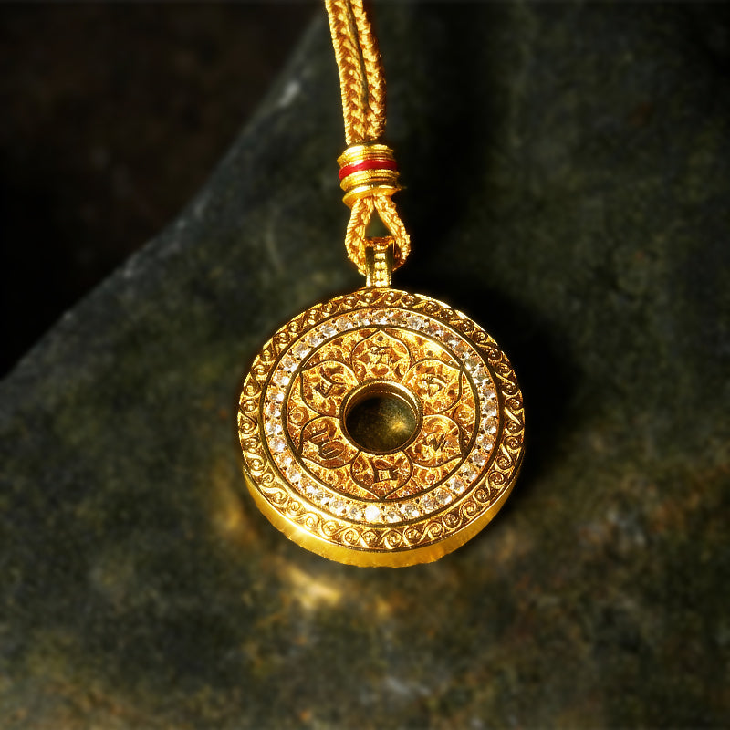 Sand Gold Diamond Compass Hollow Disc Pendant Necklace For Wife And Girlfriend