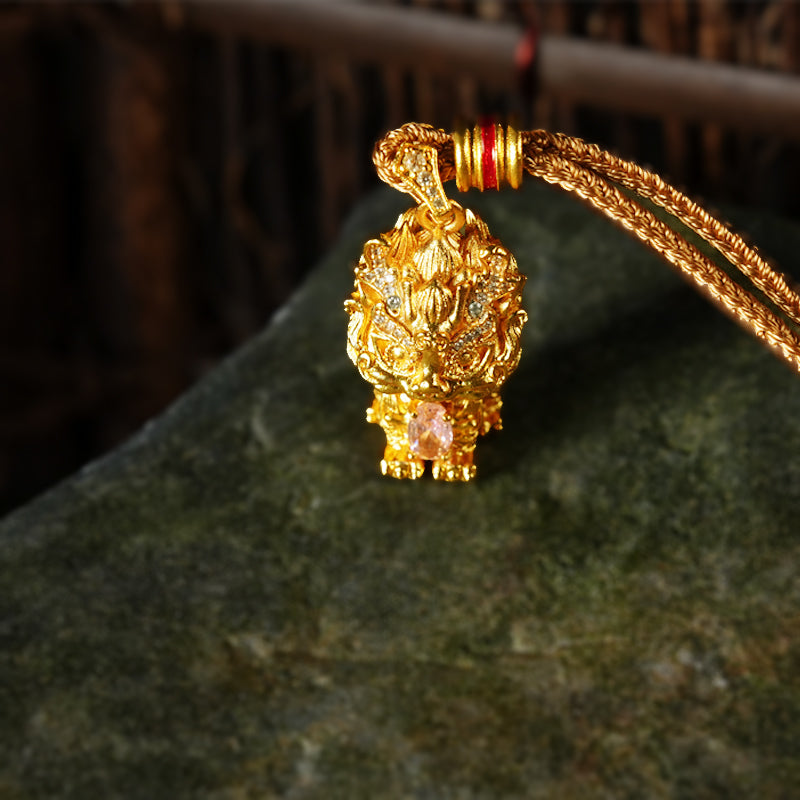 Gold Plated Diamond Inlaid Kirin Pendant Auspicious Kirin Holding Necklace