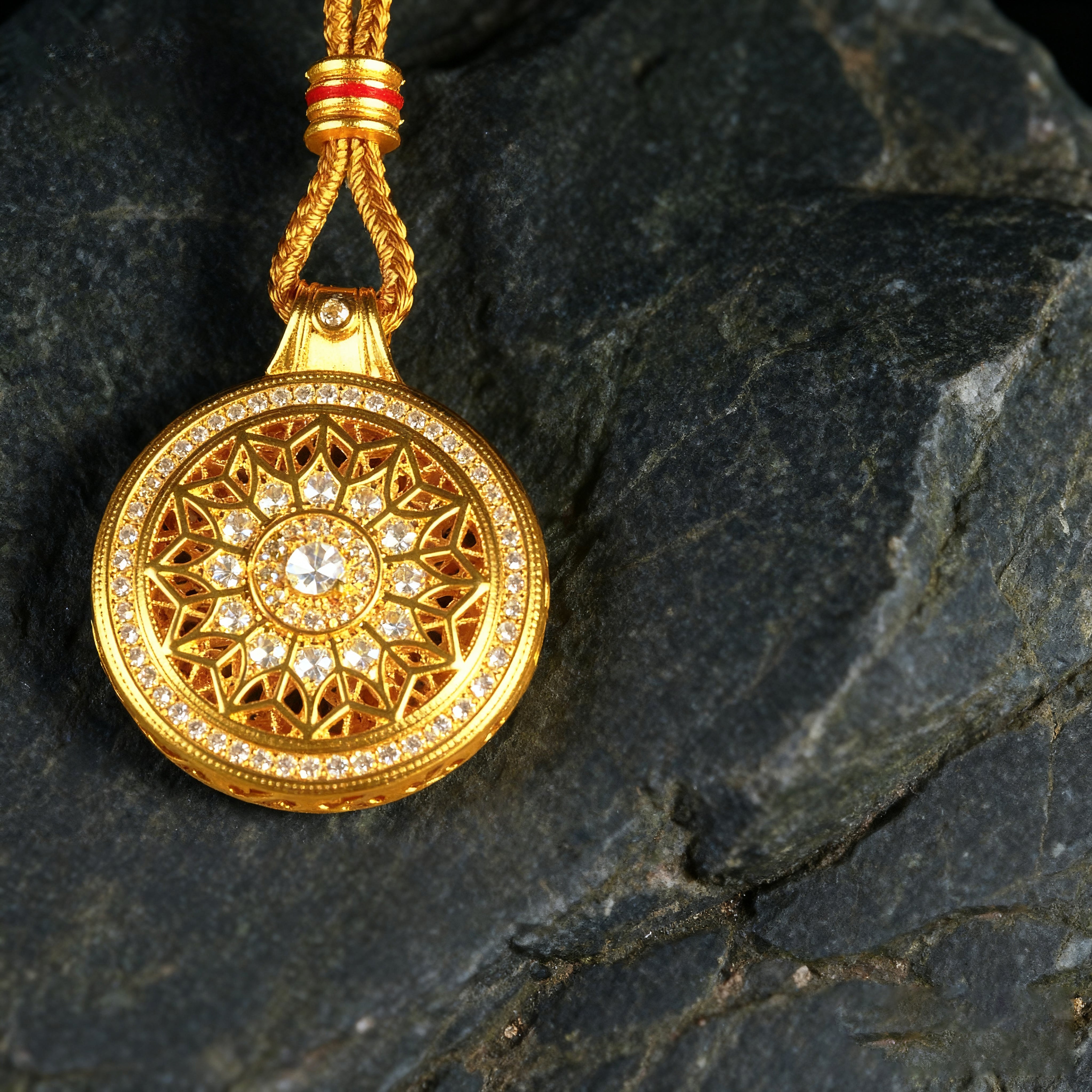 Versatile Ancient Gold Diamond Compass Pendant Rose Hollow Compass Necklace