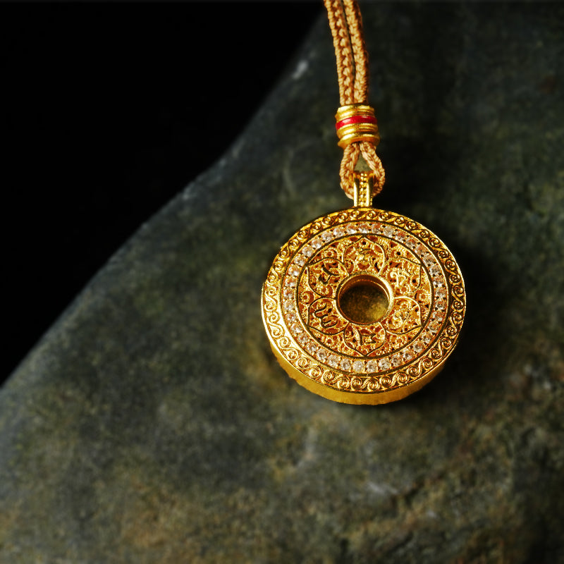 Sand Gold Diamond Compass Hollow Disc Pendant Necklace For Wife And Girlfriend