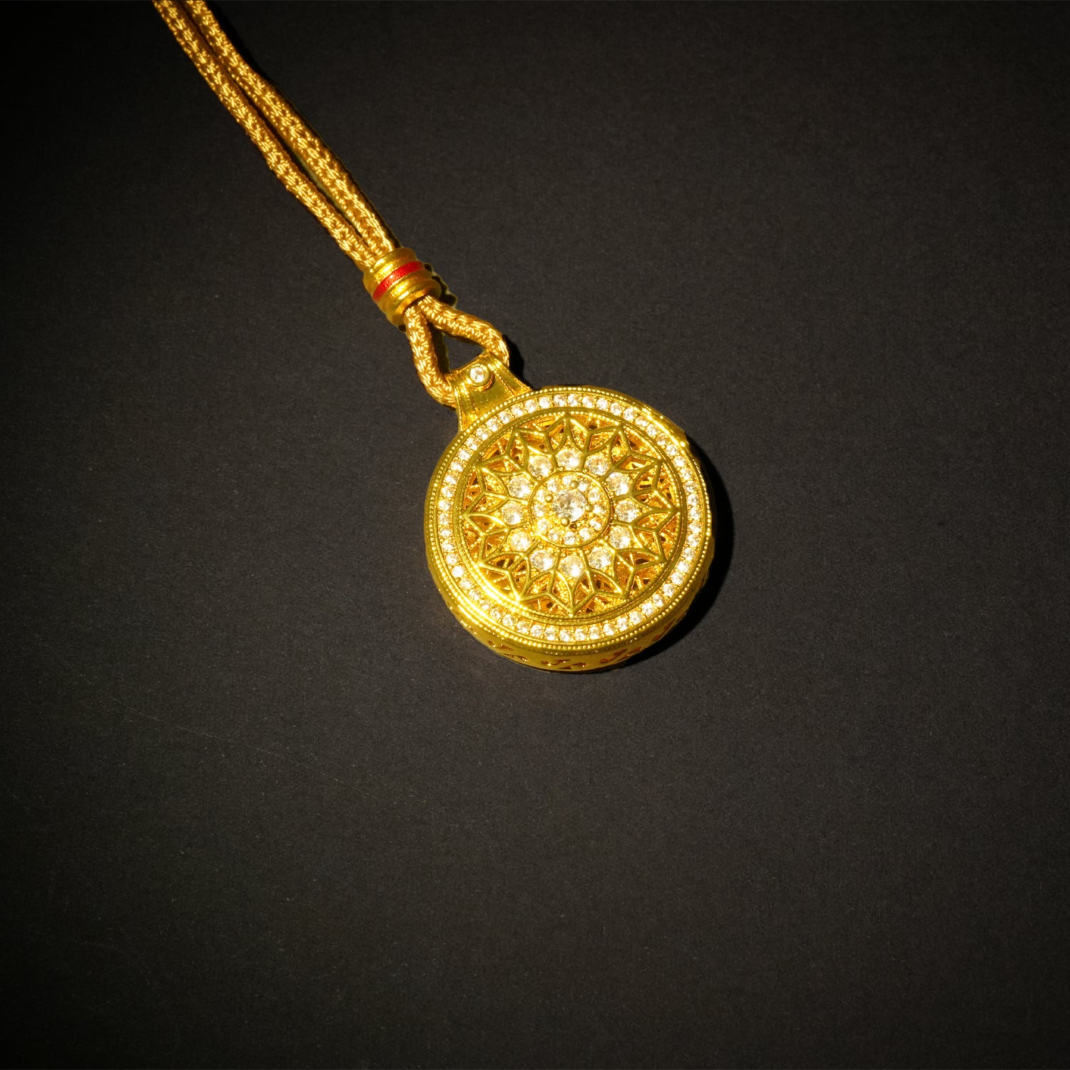 Versatile Ancient Gold Diamond Compass Pendant Rose Hollow Compass Necklace
