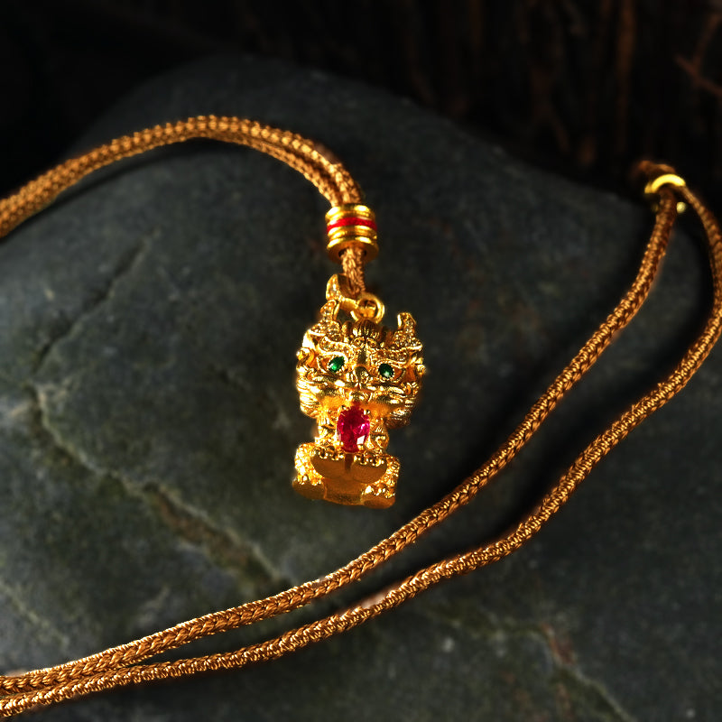 Gold Plated Diamond Inlaid Kirin Pendant Auspicious Kirin Holding Necklace