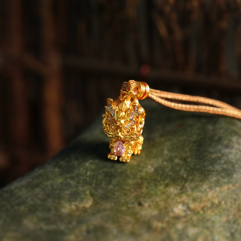 Gold Plated Diamond Inlaid Kirin Pendant Auspicious Kirin Holding Necklace