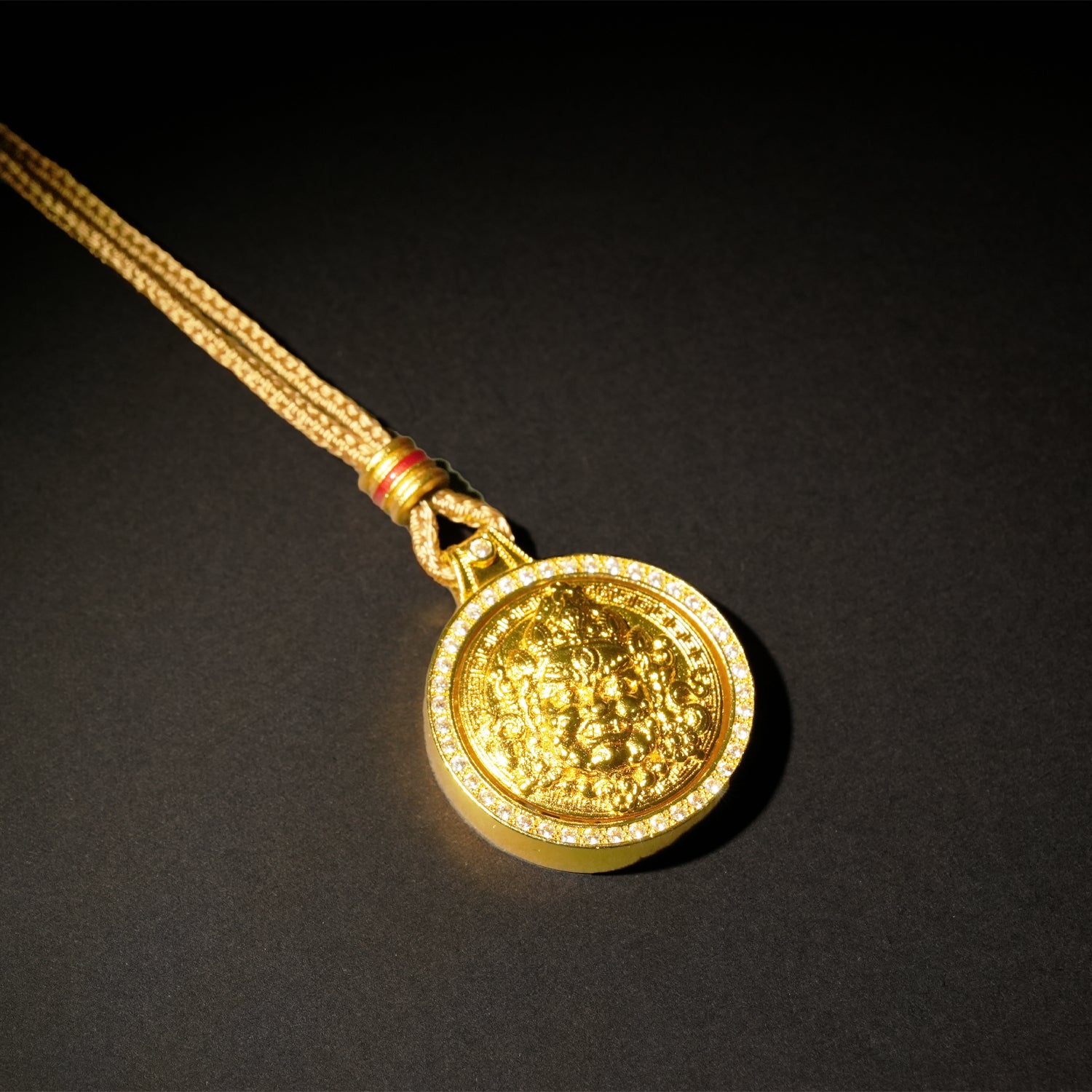 Ancient Gold Sand Diamond Compass Pendant Simple Unicorn Pixiu Necklace
