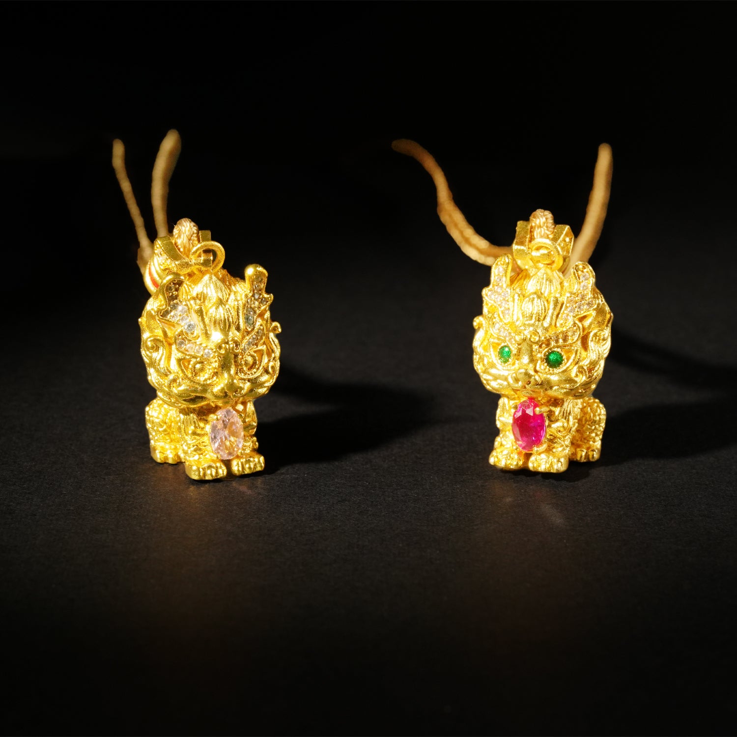 Gold Plated Diamond Inlaid Kirin Pendant Auspicious Kirin Holding Necklace