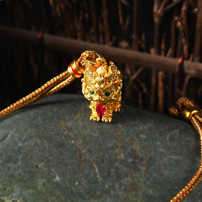 Gold Plated Diamond Inlaid Kirin Pendant Auspicious Kirin Holding Necklace